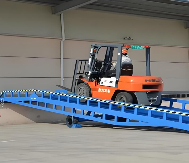 依安移动式卸货平台（叉车用）